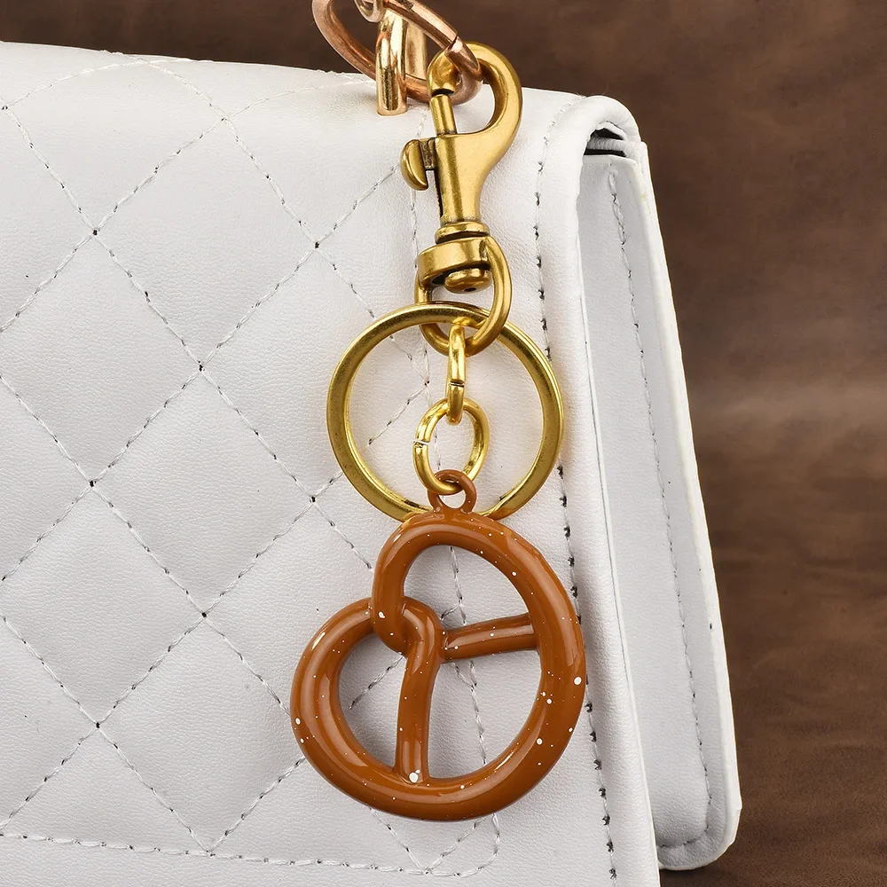 Borse di marca alla moda, biscotti, ciondoli, bestseller per auto, portachiavi e lussuosi ciondoli ad anello portachiavi