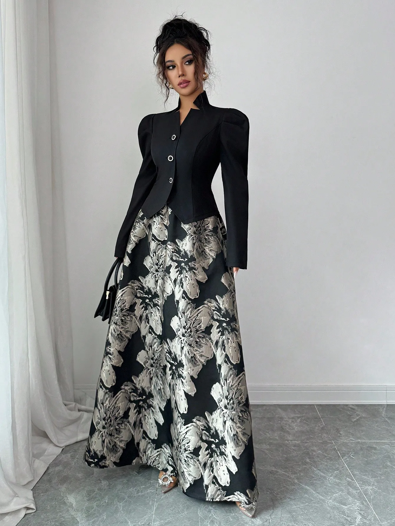 우아한 블랙 블레이저와 퍼프 소매 & 플로럴 A라인 스커트 세트 (여성용, 오피스에서 저녁까지 착용 가능)