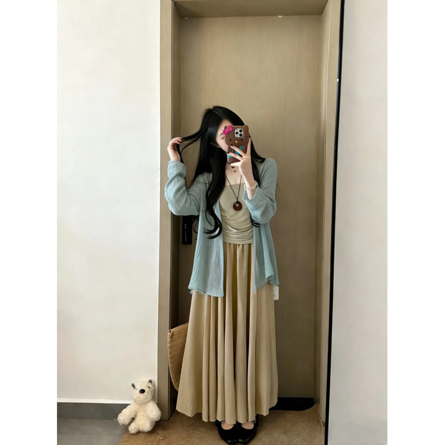 

Летний комплект 2026: Новинка в стиле Дзен – легкий кардиган из конопляного льна и хлопка с тонкой вуалью и топ на бретельках, солнцезащитный.