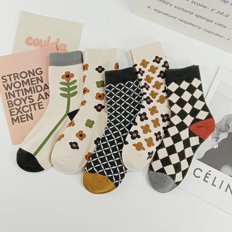 

1/5 pairs Casual comfortable pile socks women spring autumn new retro women mid length socks fashion versatile outerwear socks