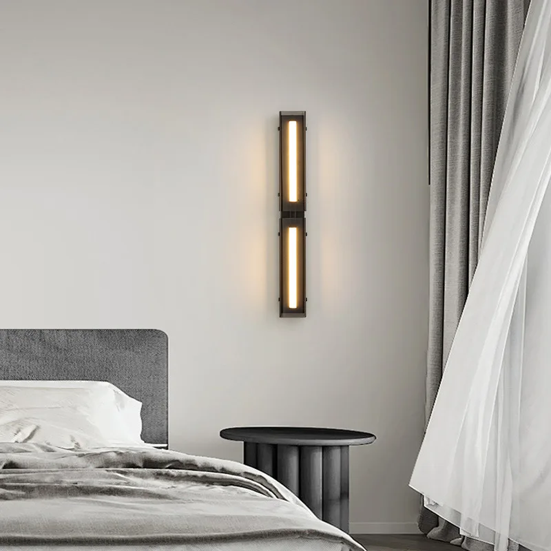 Prosta włoska lampa ścienna Minimalistyczna dekoracja w stylu influencera do sypialni, salonu, na ścianę tła, designerska listwa o tworzącej atmosferze.