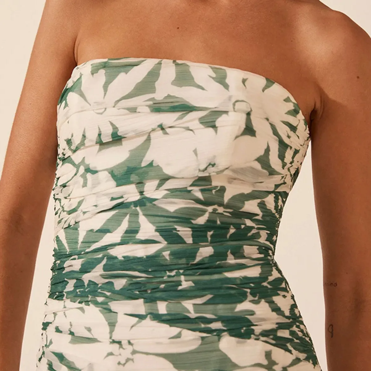 KWTX حفلة عيد الميلاد أنيقة بدون حمالات شيفون كشكش فستان طويل ثوب مسائي سليم صالح مصمم طباعة 2026 الربيع الصيف الفاخرة