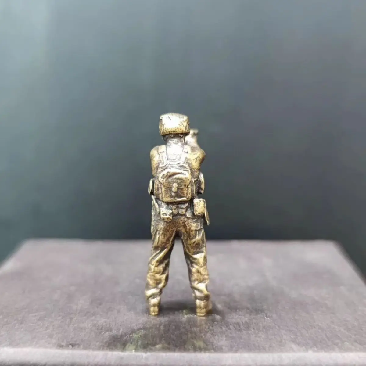 Solid Brass Miniature Combat Soldier Figure – Tactical Gear Collectible Model, Desk Decor for Military Enthusiasts Display Art