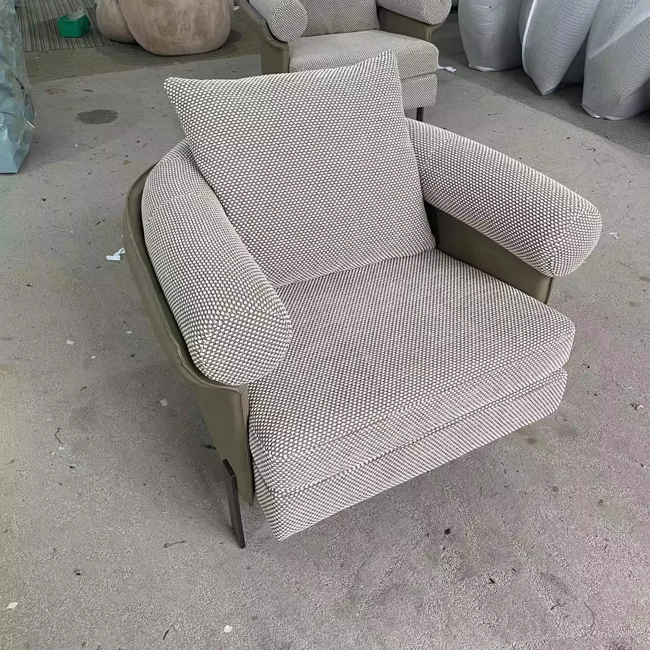 Luxury Leisure Chair Fabric Modern Style Luxury Living Room Soft Comfortable Leisure Velvet Armchair
