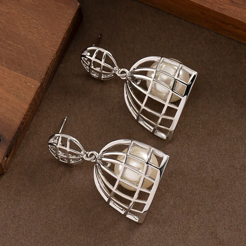 Fashionable, fresh and elegant, small fragrance, large pearl birdcage earrings, light luxury, niche and high-end earrings