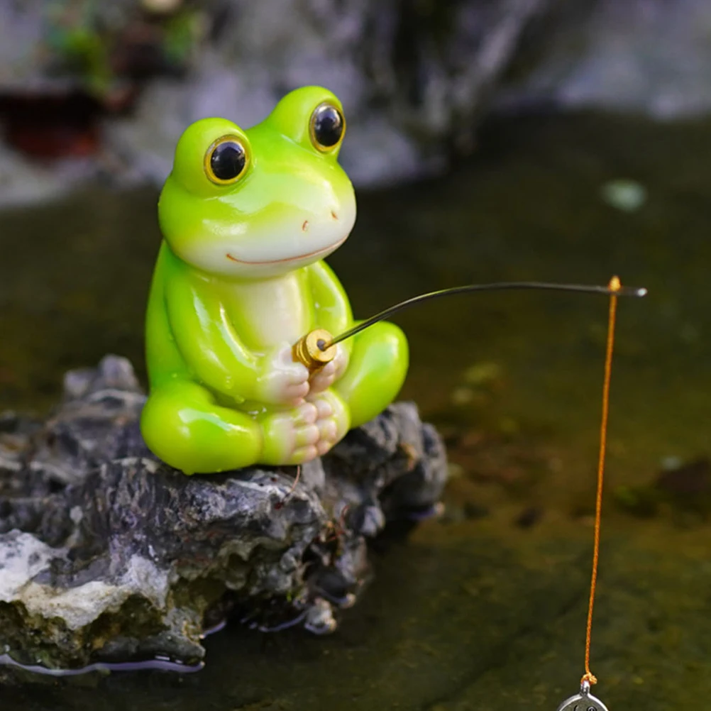 

Cute Green Resin Frog Fishing Decoration Aquarium Desk Ornament Mini Animal Statue for Home Car Cake Decor Gift Kids