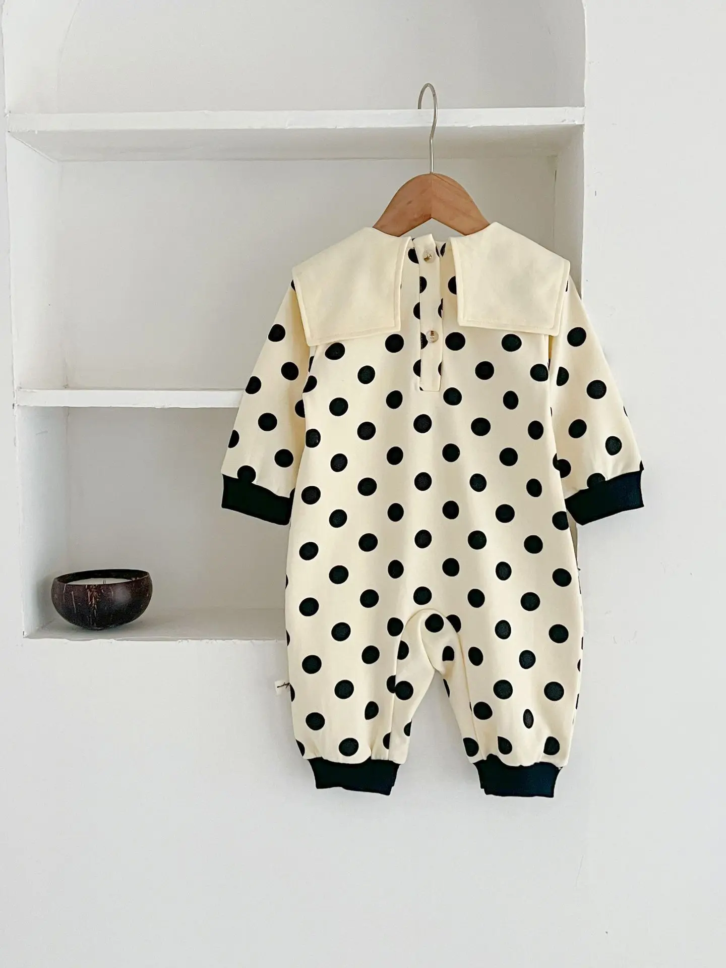 2024 spring new 0-2 year old baby clothes Spring and autumn full moon baby banana polka dot onesie men and women Baoha clothing