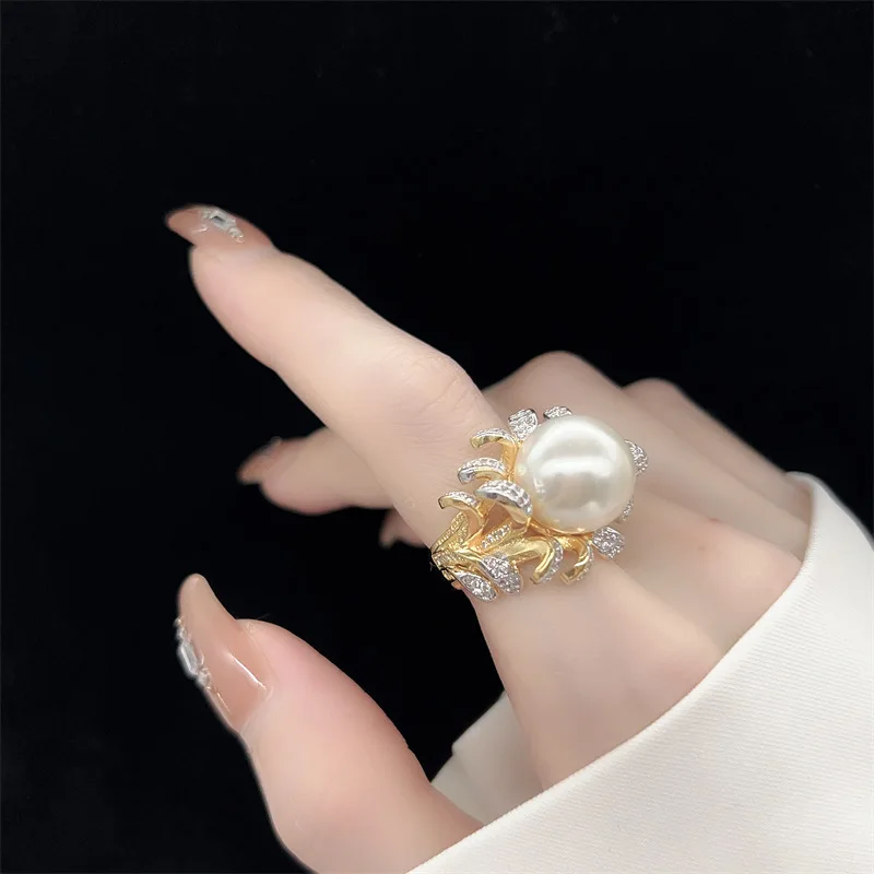 

Вдохновение, элегантность, роскошные кольца с цветочным жемчугом для женщин, белые круглые бусины, инкрустированные бриллиантами, кольцо с цветком, свадебные украшения для помолвки