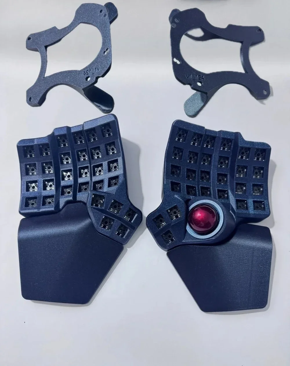 Charybdis Nano ワイヤレス トラックボール スプリット キーボード
