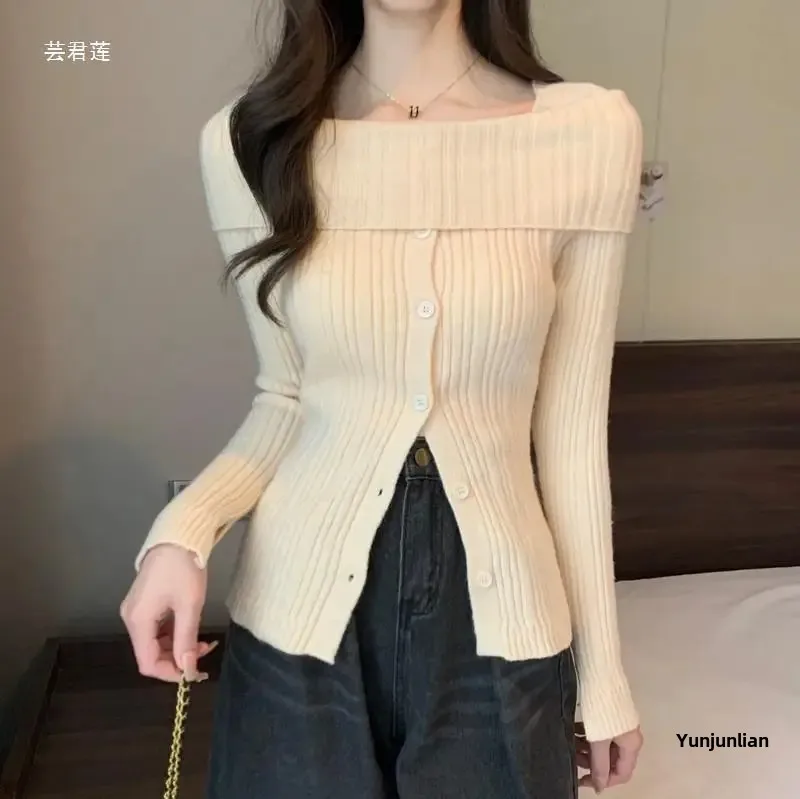 Elegant Slim Fit Poeloided Top Women's Autumn New Style Side Slit Knitted Top Gentle Design Sensibility Square Collar