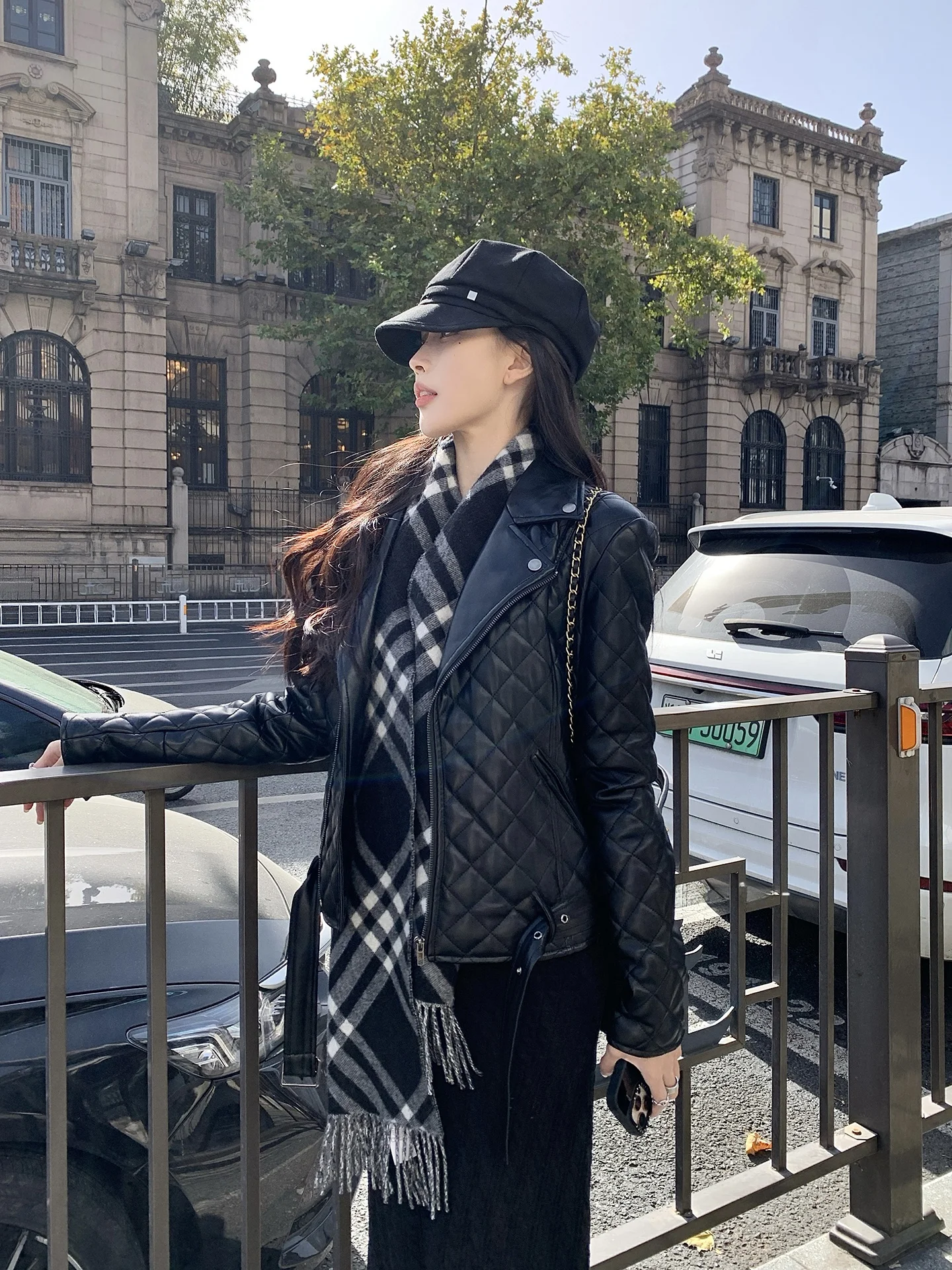 Jaqueta Feminina Casual de Couro PU com Zíper, Gola Alta, Ajuste Slim, Sem Forro de Pele