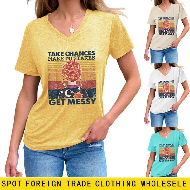 

Французская женская футболка с V-образным вырезом, свободного кроя, с короткими рукавами и креативным принтом – универсальный топ для любого случая.