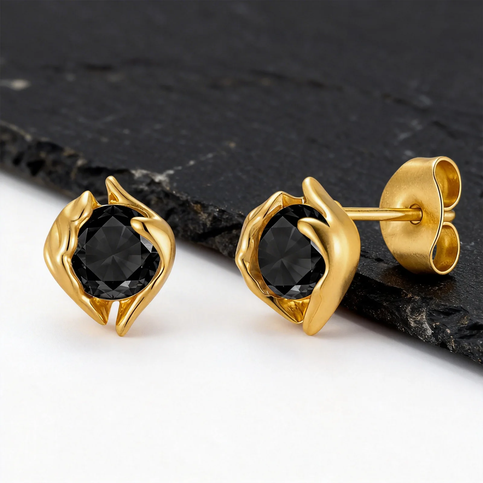 Hip-Hop Kristall Zirkon Ohrstecker für Männer und Jungen, Minimalistische CZ Kleine Metall-Ohrstecker mit Schmetterlings-Ohrverschlüssen – Detail 7
