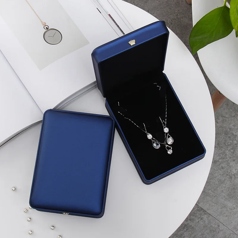 1Pcs Fashion necklace earring jewelry set box 16x11.5x4.2cm rose gold/navy blue/green Pu crown buckle wedding gift jewelry box
