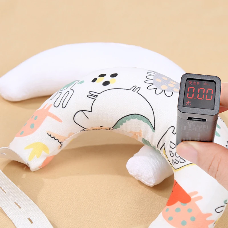 Babykissen für Neugeborene, weich, atmungsaktiv, halbmondförmige Kissen, Cartoon-Druck, Nackenkorrekturkissen für Babys, Kleinkinder von 1–3 Jahren – Detail 6