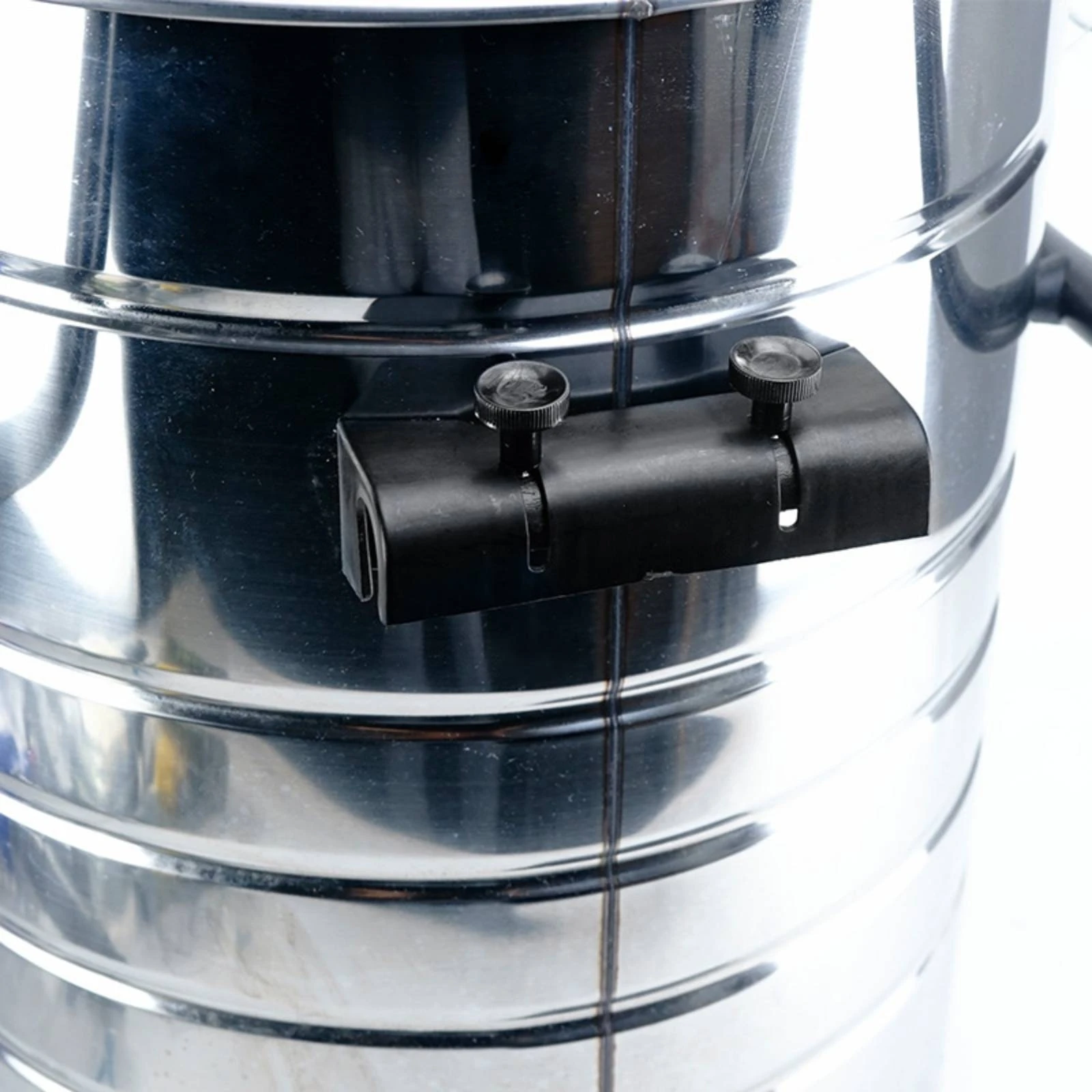 Vacuum Cleaner Accessory Sturdy Curved Metal Barrel Bracket for Workshop