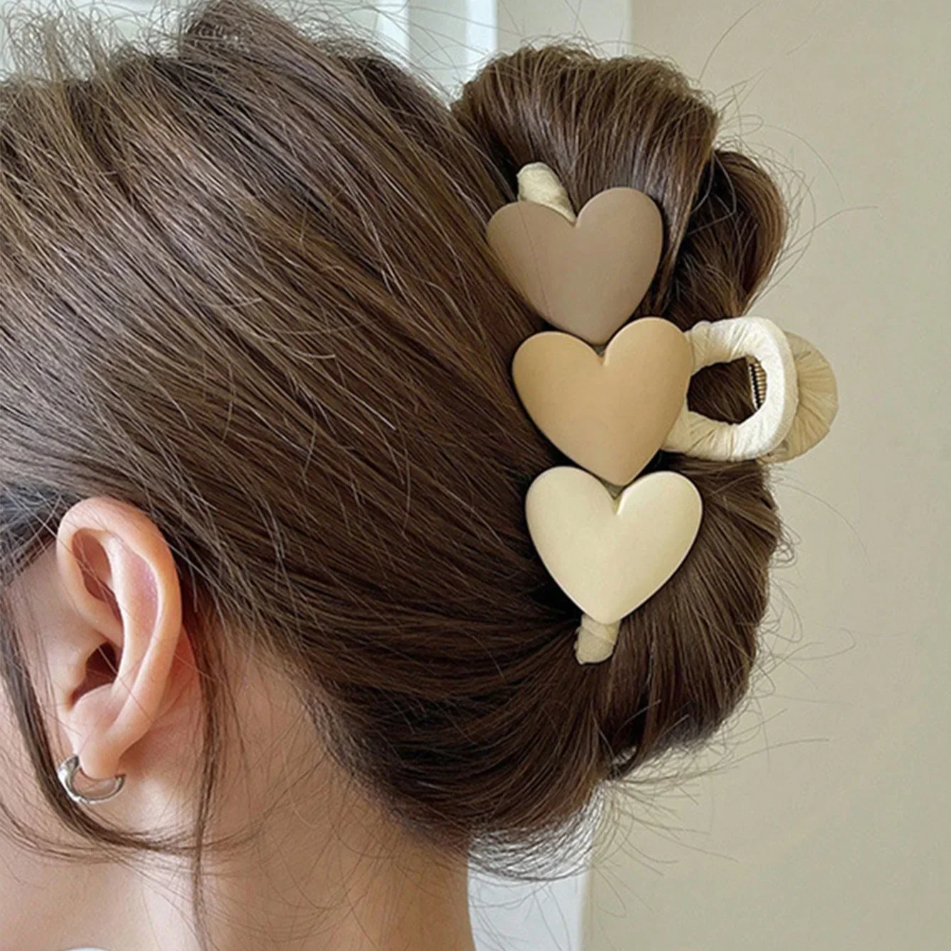 

1pc Minimalist Gradient Heart Shaped Hair Claw for Women Suitable for All Occasions Cute Accessories