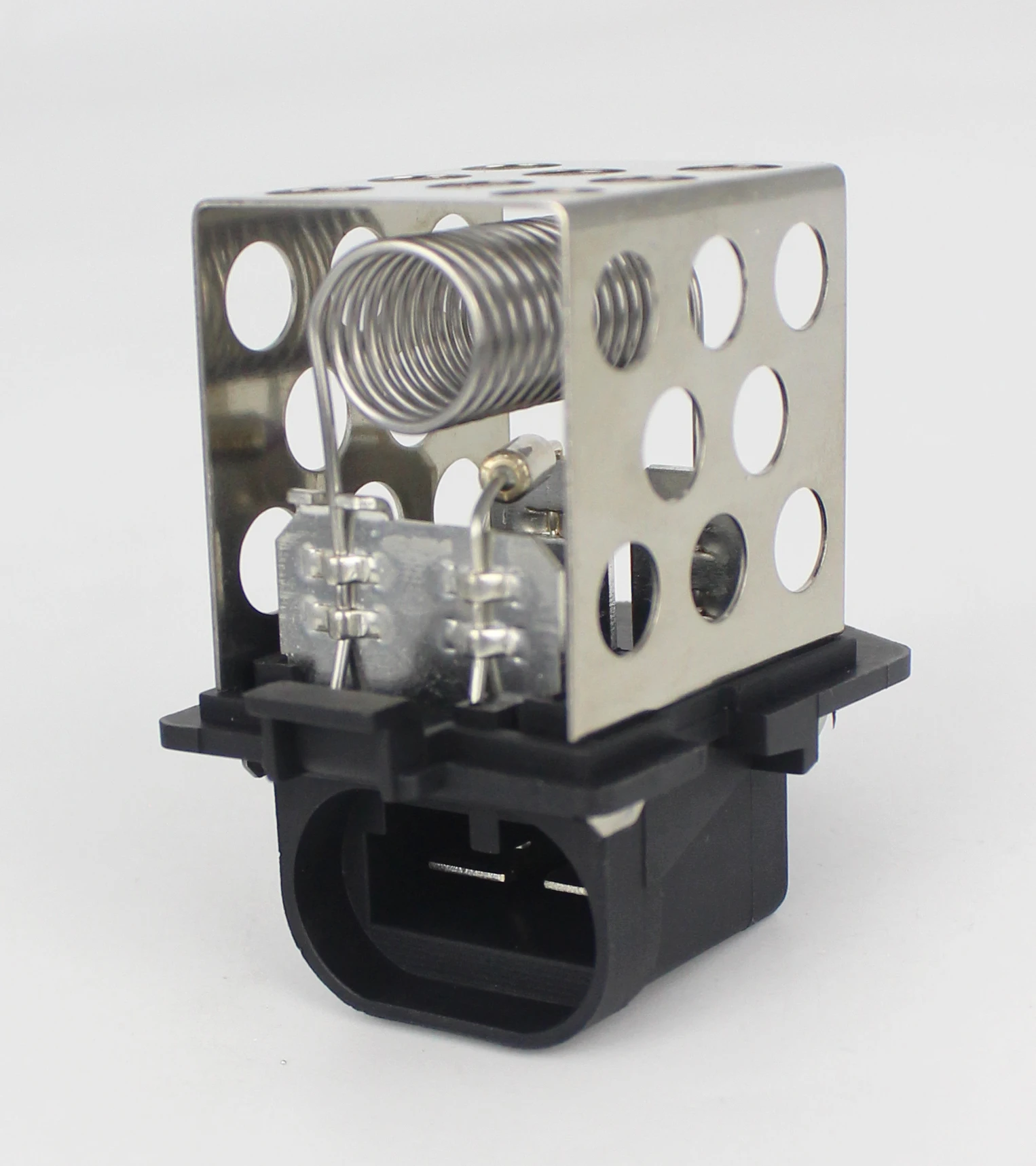 

Резистор охлаждающего вентилятора для Renault Logan (04-) A/C OEM: 6001549117 8200538452 Сопротивление 0,43 Ом