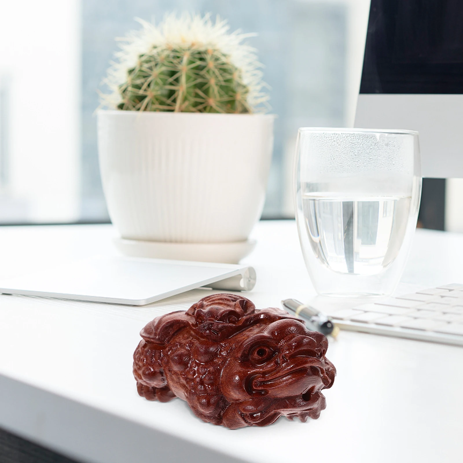 

Wooden Miniature Toad Statue Wood Craft Decor Smooth Hand Carved Desktop Decoration for Living Room Study Office