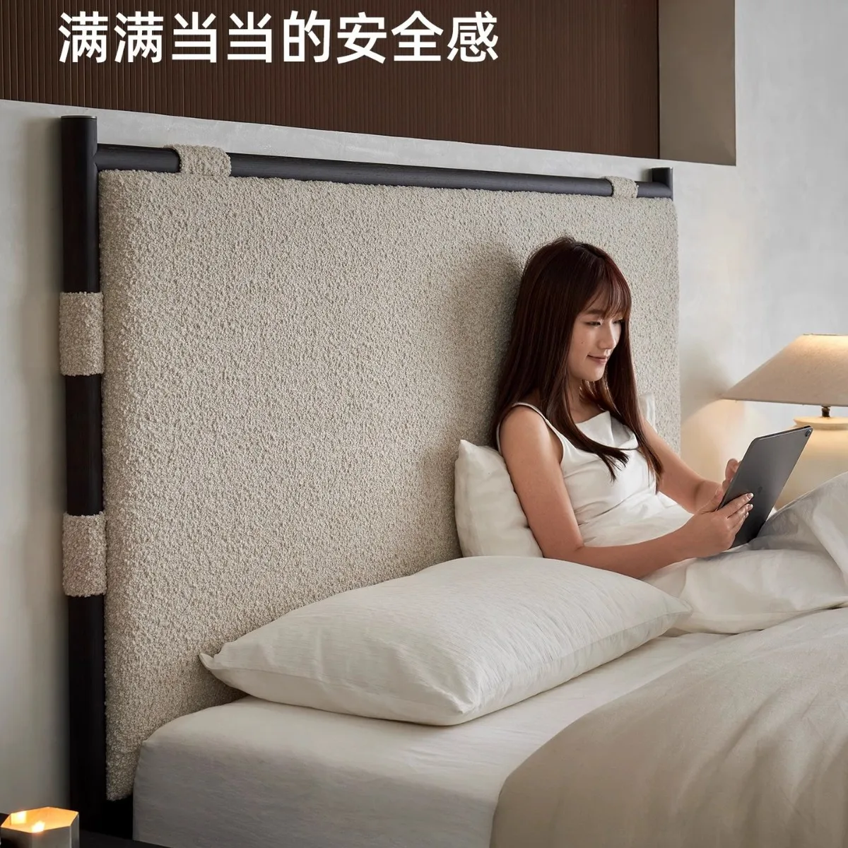 سرير من الخشب الصلب لغرفة النوم، سرير مزدوج من خشب البلوط بطول 1.8 متر، مسند ظهر عالي القدم، سرير غرفة نوم رئيسية من القماش