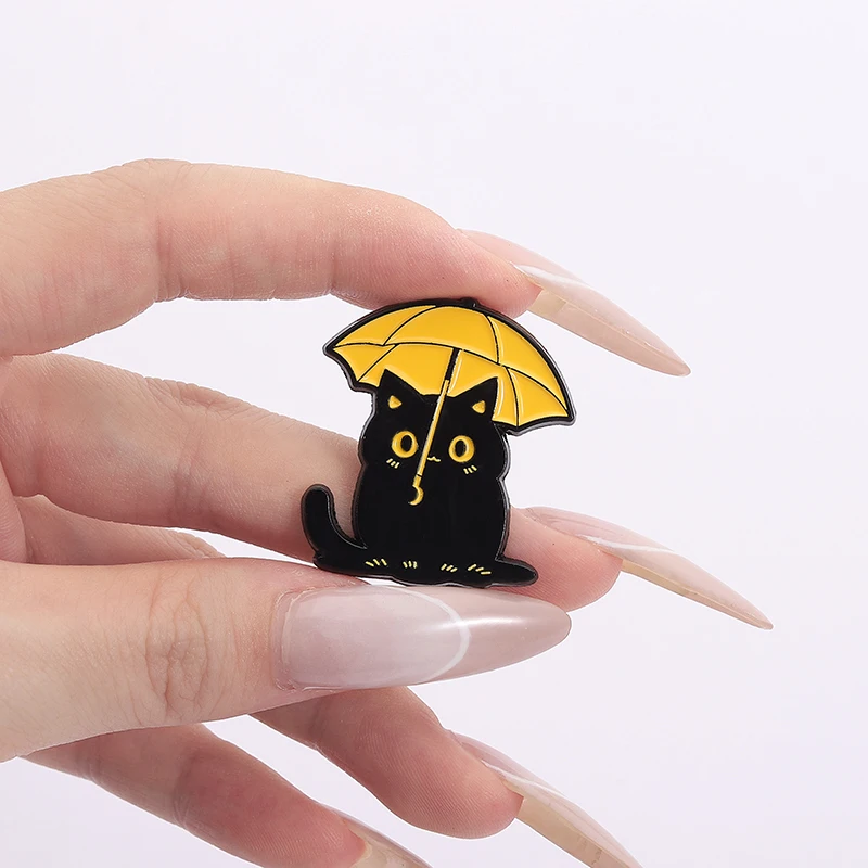 유머러스하고 귀여운 동물 에나멜 핀, 부츠를 신은 오리와 우산을 든 고양이 브로치, 라펠 배낭 배지, 동물 애호가를 위한 주얼리 선물