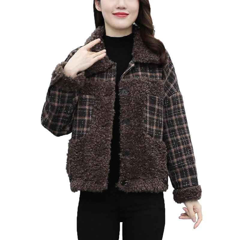 เสื้อแจ็คเก็ตขนแกะสำหรับผู้หญิง ฤดูใบไม้ร่วง-ฤดูหนาว 2026 รุ่นใหม่ สไตล์เกาหลี ลายสก็อต เสื้อคลุมขนสัตว์ แมทช์ได้กับทุกชุด เย็บต่อผ้า ทรงสั้น อุ่นสบาย สำหรับผู้หญิง
