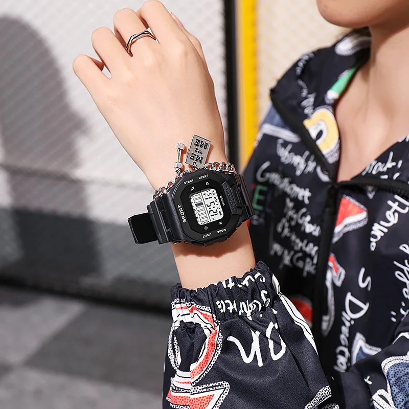 Orologio sportivo da uomo Orologio elettronico multifunzione per bambini Ragazzi Adolescenti Studenti Bambini Orologio da polso digitale a LED Orologio militare Regali