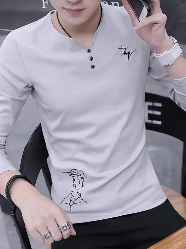 Camiseta de manga larga para hombre, cuello en V, con botones, de algodón de color liso, a la moda, con estampado de corazón.