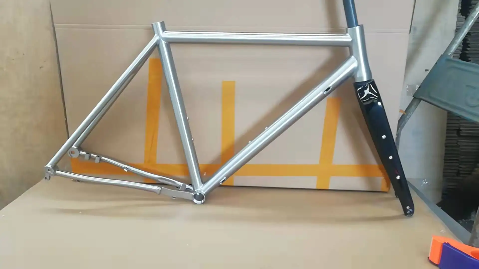 OEM/ODM Desain Tabung Oval 700C*45C Rangka Sepeda Balap Bangunan Paduan Titanium
