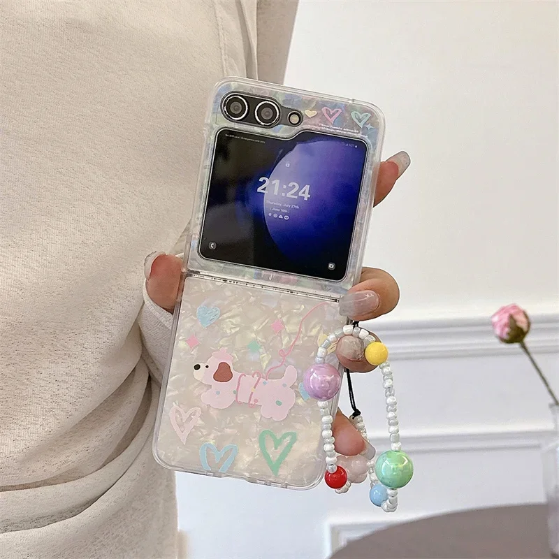 

Graffiti Love Puppy Phone Case For Samsung Galaxy Z Flip 6 5 4 3 Cover with Chain Conch Shell Cases Flip4 Flip6 Flip5 5G Cute