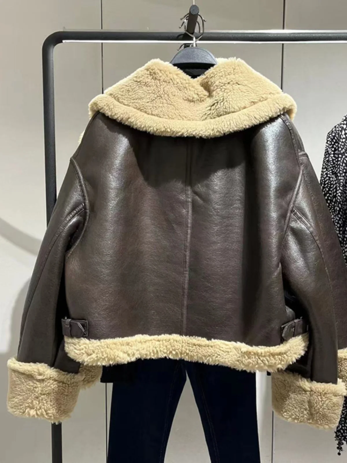 Autunno Inverno Donna Pelliccia sintetica ort Jaet Double-Sided Floing Pelle e pelliccia Inteated Pendolarismo Sle Zipper Sve Design
