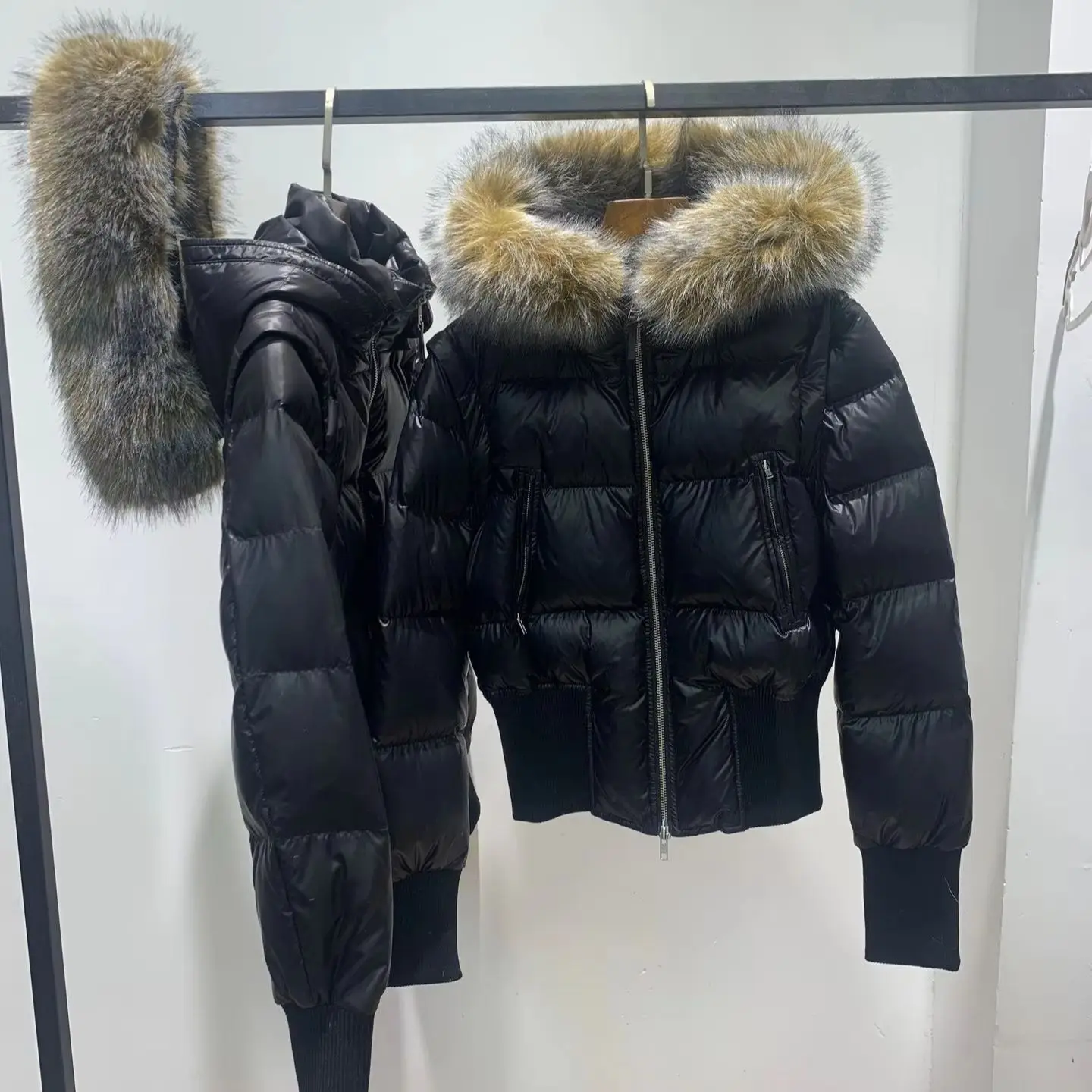 

Detachable sleeves short section hair collar down jacket temperament Slim winter warm fluffy women's down jacket 2025 winter new