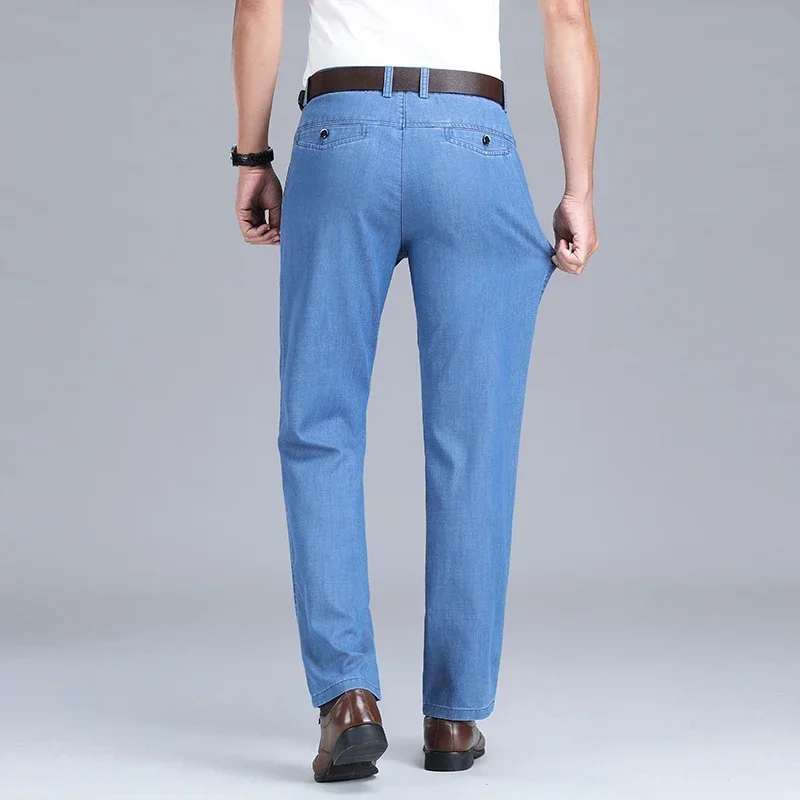 2024 nuevos pantalones vaqueros sueltos de tela fina de Lyocell para hombres pantalones vaqueros elásticos de moda de negocios azul claro ropa masculina pantalones de marca