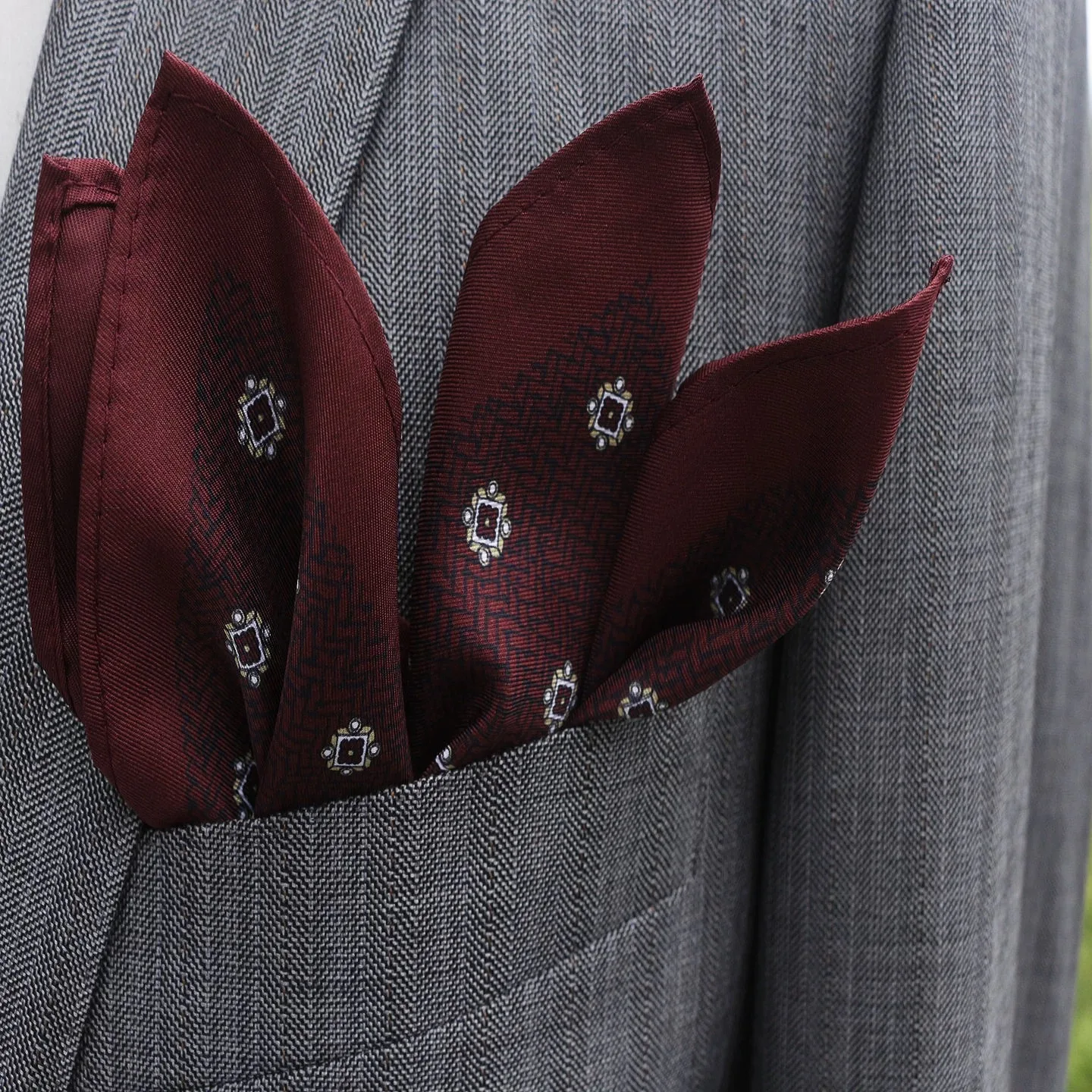 ผ้าเช็ดหน้าขนาดใหญ่ 27 ซม. สำหรับผู้ชาย สวมใส่กับชุดสูท เสื้อเชิ้ต ผ้าเช็ดหน้าแบบเป็นทางการ ลายดอกไม้สไตล์วินเทจ พิมพ์ลายเพสลีย์ ผ้าไหมเนื้อนุ่ม ใช้เป็นผ้าพันคอหรือกระเป๋า