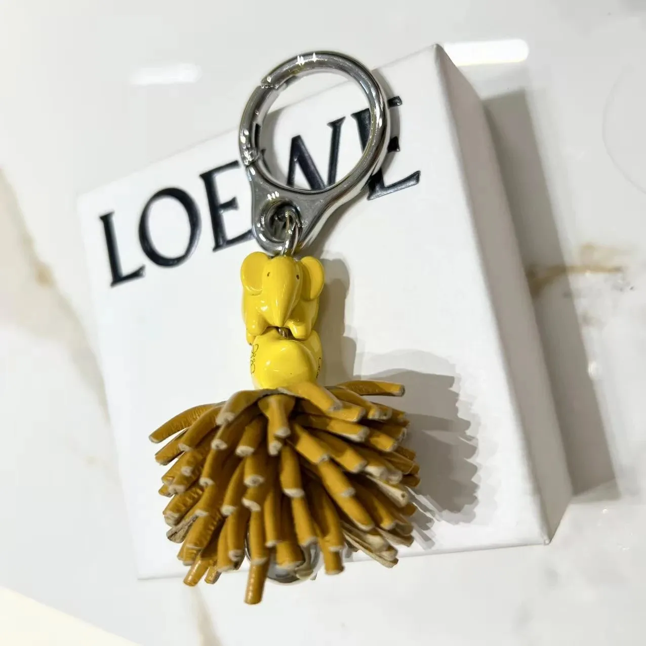 سلسلة مفاتيح على شكل فيل حيواني لطيف من الجلد الفاخر يمكنك صنعها بنفسك، مثالية لحقائب كروس ومفاتيح وديكور السيارة