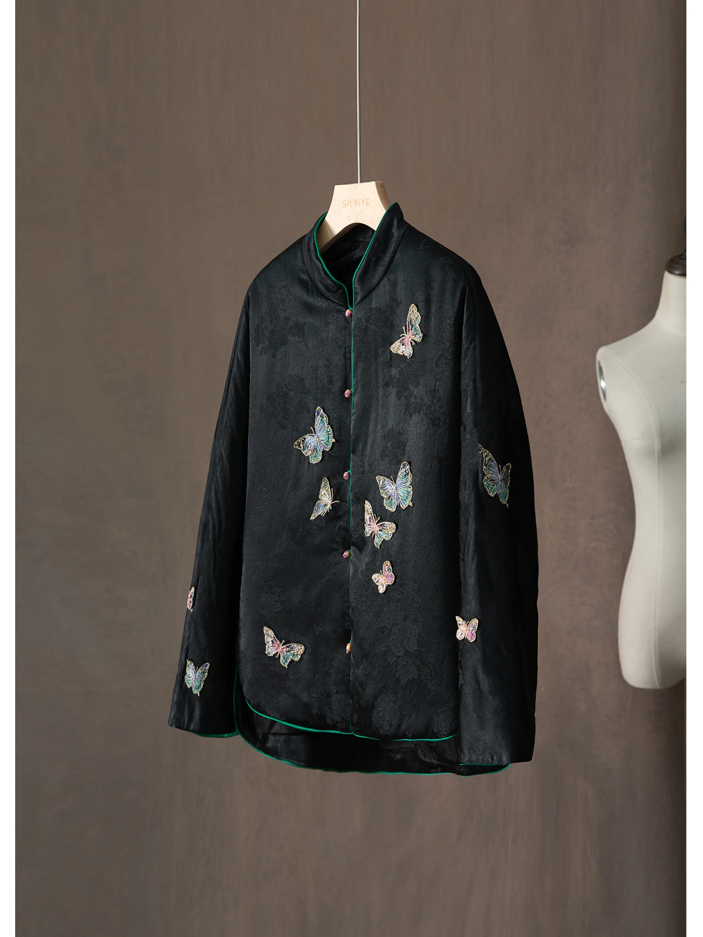 

Women's Cotton Jaet Embroidered Pattern Filled Silk Cotton Warm Winter Coat Stand Collar Single Button Closure