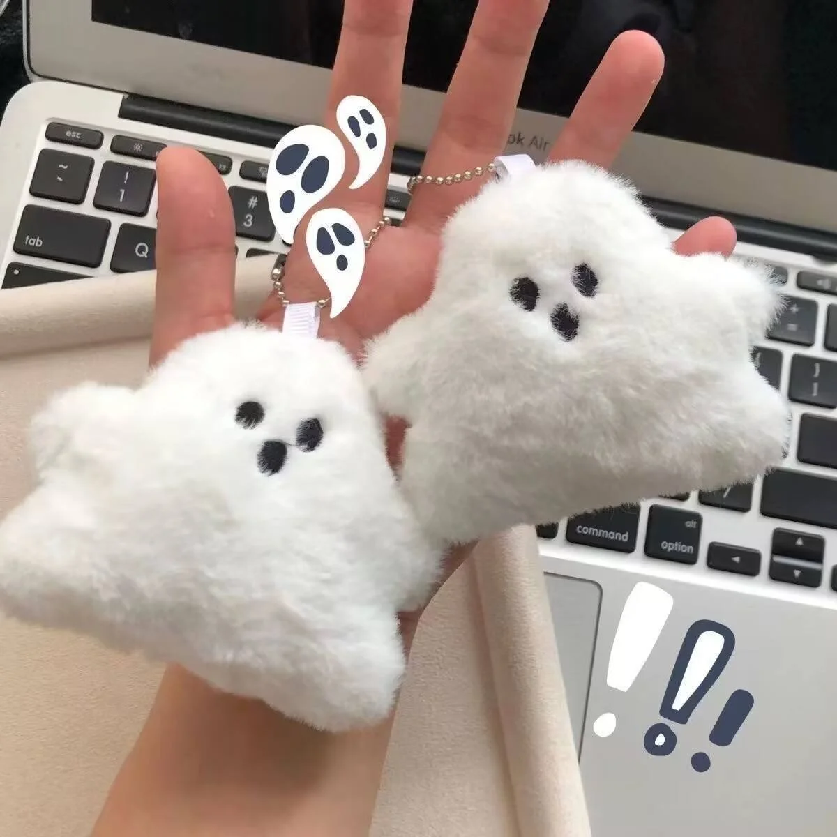 Cute White Plush Ghost Keychain Soft Fluffy Ghost Bag Charm Halloween Matching Couple Pendant Gift for Girls