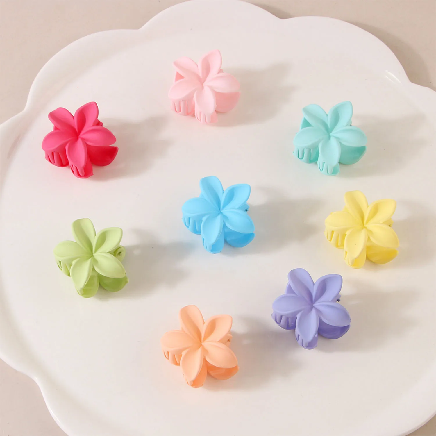 8PCS Flower Hair Claw Clips,Strong Hold Nonslip,Hawaiian,Cute Large Hair Clips,Hair Accessories for Women Girls Holiday Gifts