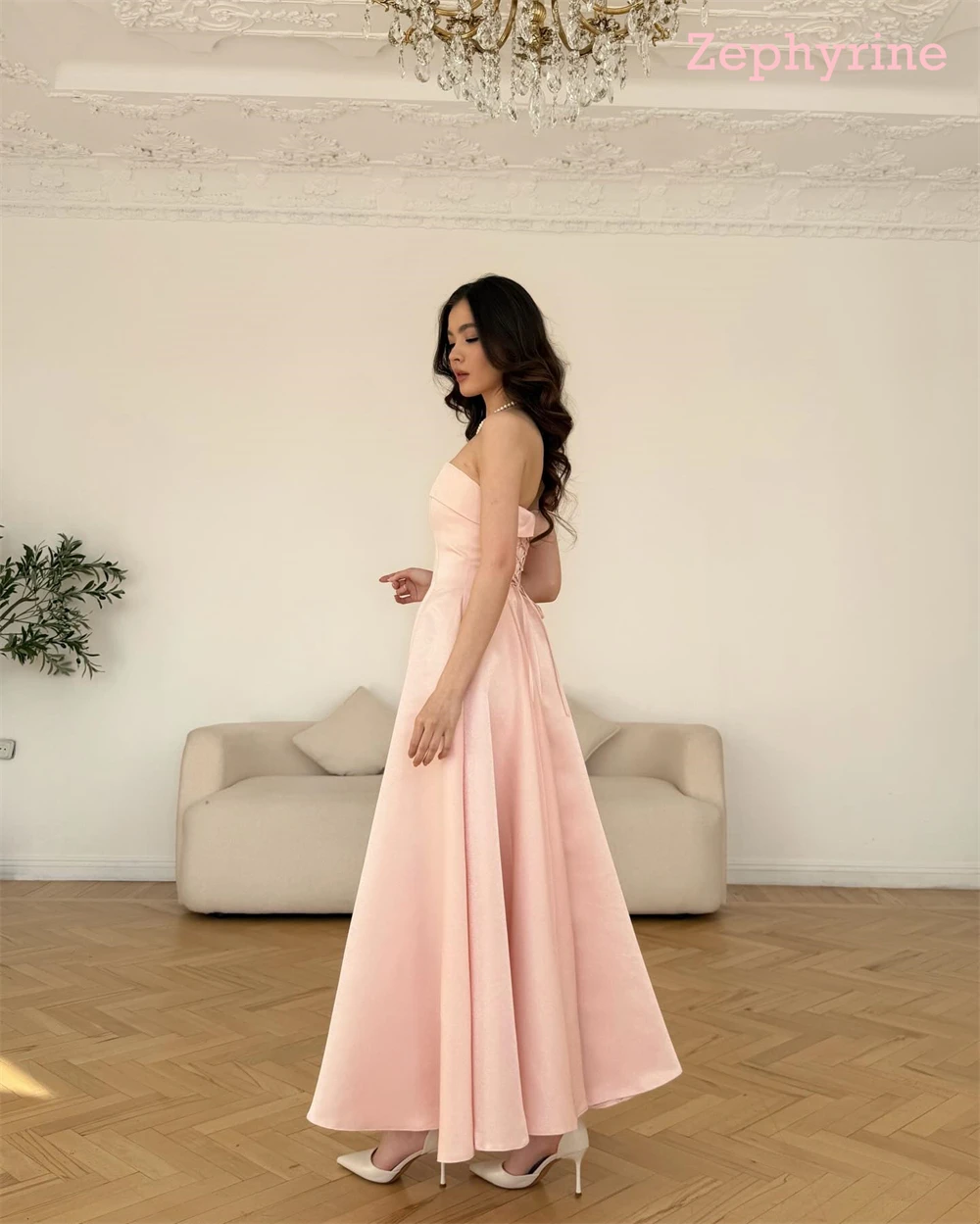 Op maat gemaakte sprankelende roze satijnen avondjurk Prachtige strapless mouwloze homecoming-jurken Luxe jurken voor speciale gelegenheden