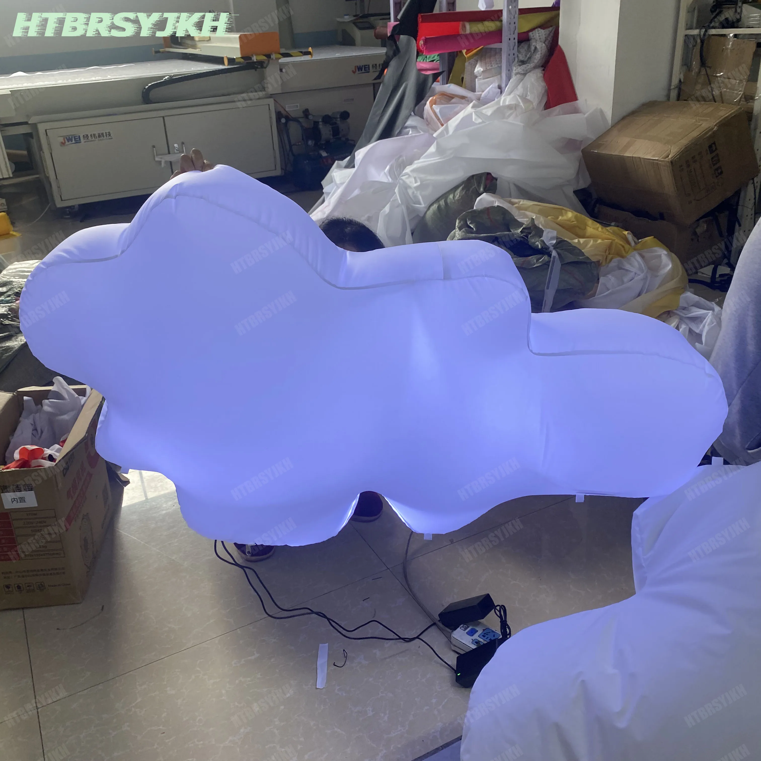 เมฆพองยักษ์พร้อมไฟ LED เปลี่ยนสีโลโก้ที่กําหนดเอง/พิมพ์รูปแบบที่มีอยู่ไนท์คลับกิจกรรมตกแต่งอุปกรณ์ประกอบฉากโฆษณา