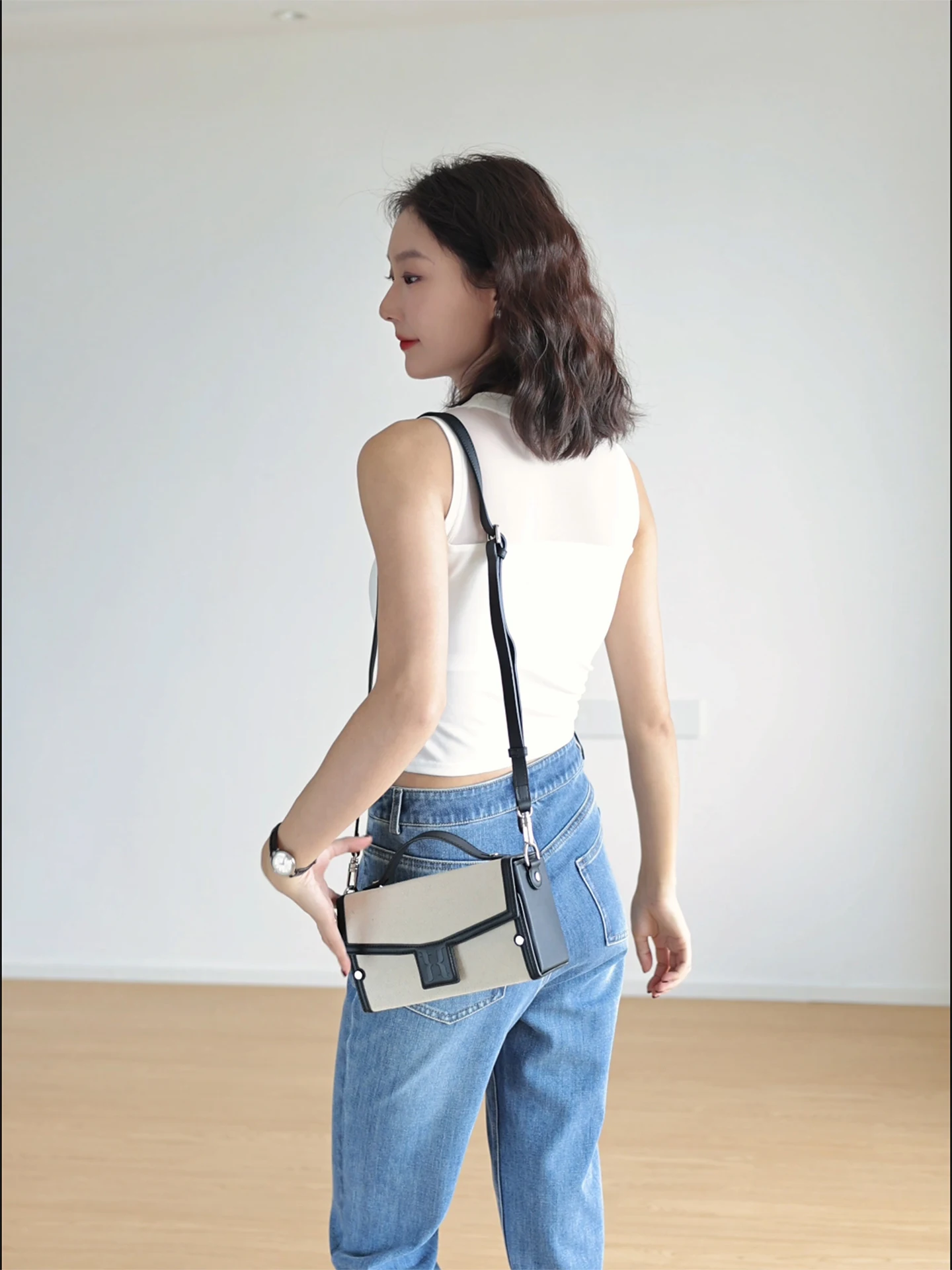 เสื้อโยคะกีฬาไร้สายสำหรับผู้หญิง เสื้อออกกำลังกายกลางแจ้งแบบไม่ซีทรู สายรัดแบบเสื้อกั๊ก ทรงกลม ไม่มีโครงเสริมฟองน้ำ