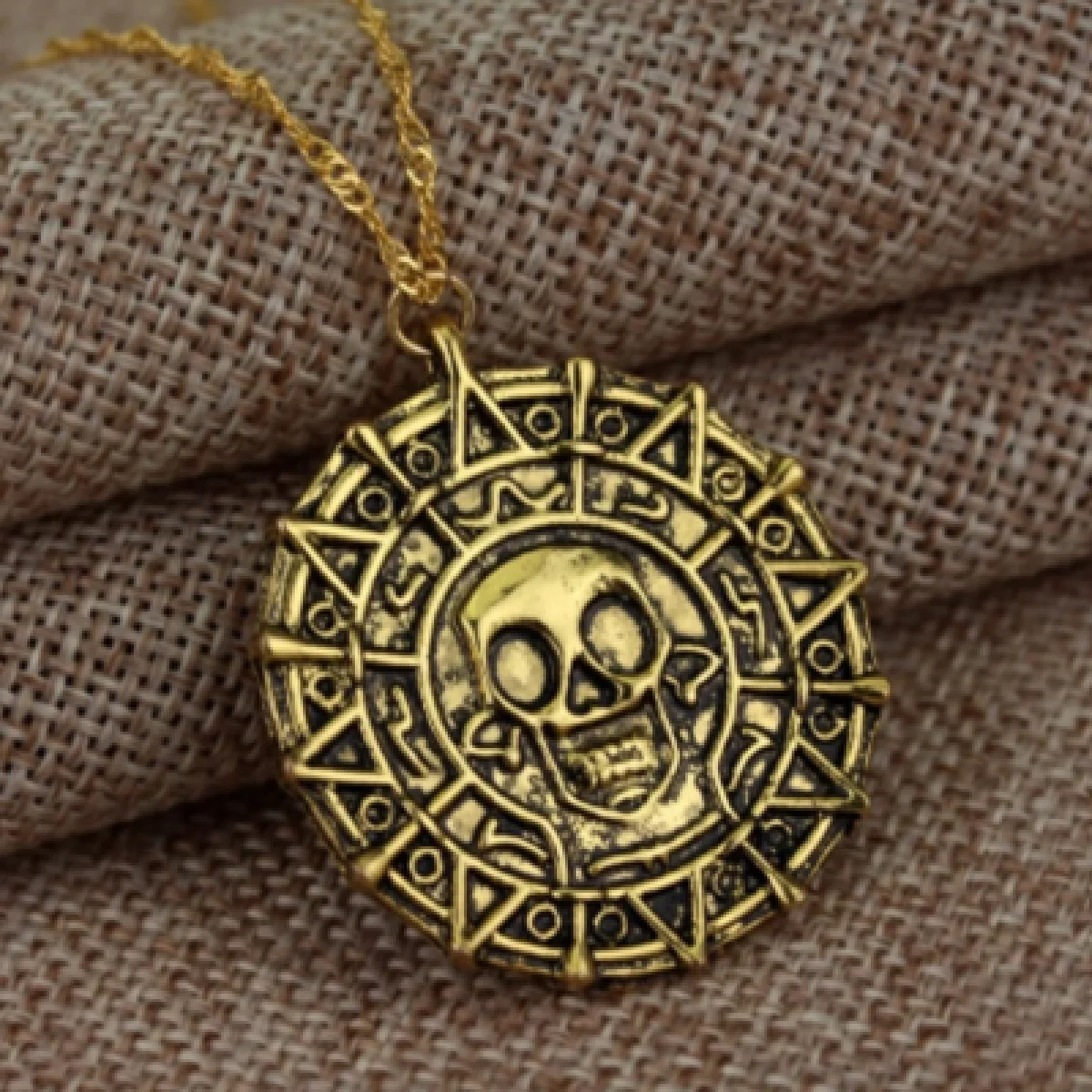 Pirates of The Caribbean Necklace Jack Sparrow Aztec Skeleton Skull Heads Pendant Coin Medallion Vintage Jewelry Wholesale