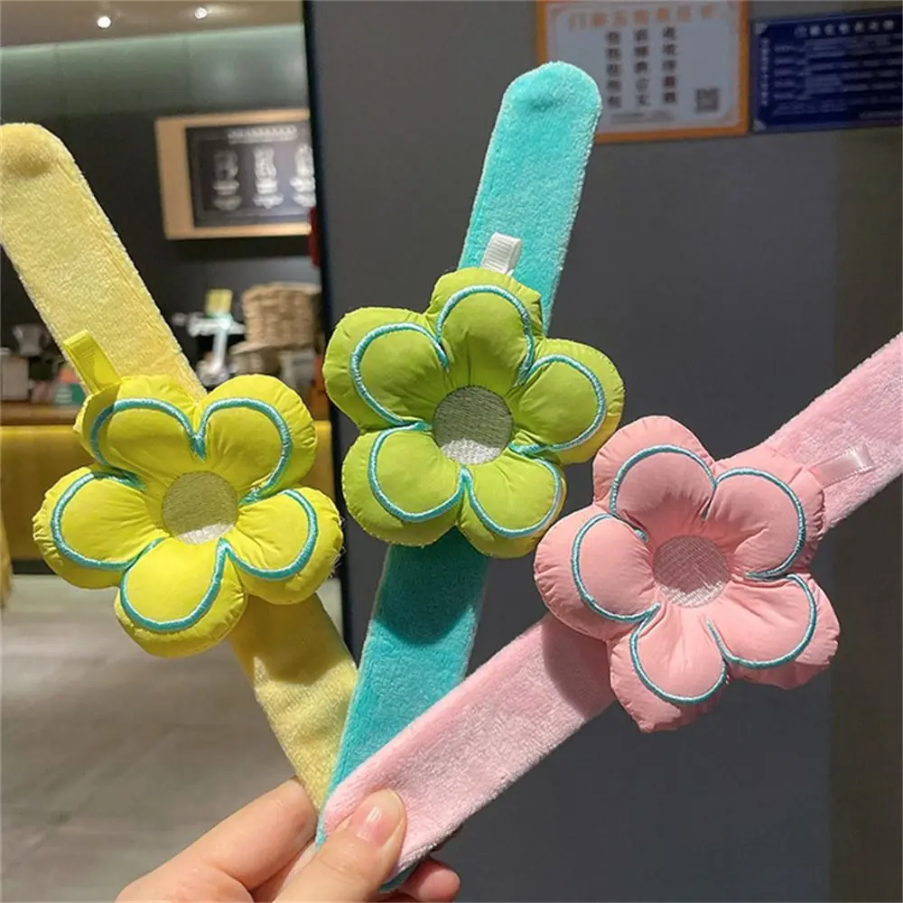 

Strawberry Radish Clap Circle Toy Plush Flower Wrist Decoration Plush Slap Bracelet Cartoon Soft Fabric Plush Wristband