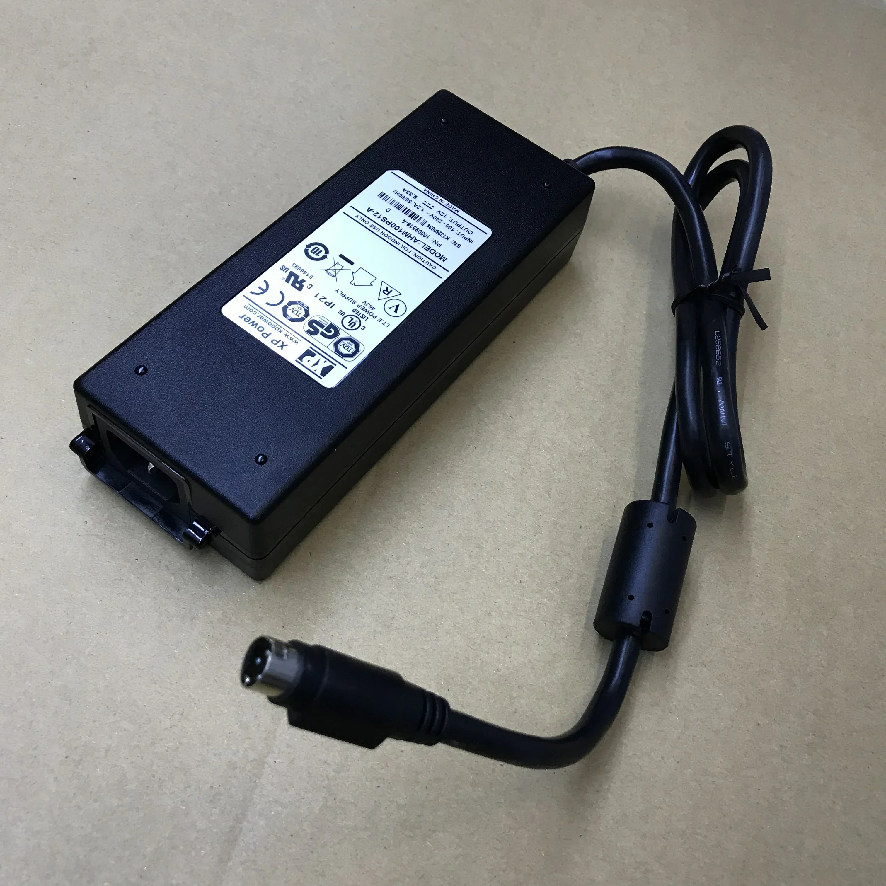 

XP Power AHM100PS12 DIN4 четырехконтактный адаптер питания для облачного диска с круглой головкой 12 В 8,33 А 100 Вт