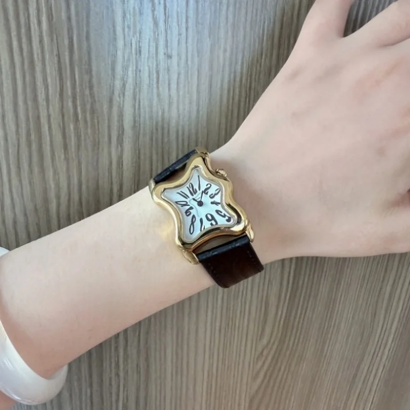 Retro Watch with Twisted Butterfly Y2K Silver Watch Women's Leather Strap Trendy Niche Design Jewelry Gifts Women's Quartz Watch