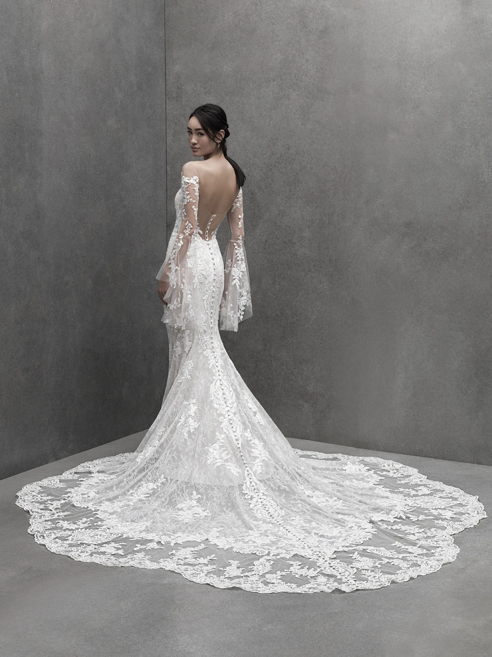 Vestido de novia de encaje con espalda baja intrincado, vestido de novia elegante de tul de sirena Vintage personalizado, ropa de manga larga elegante más nueva