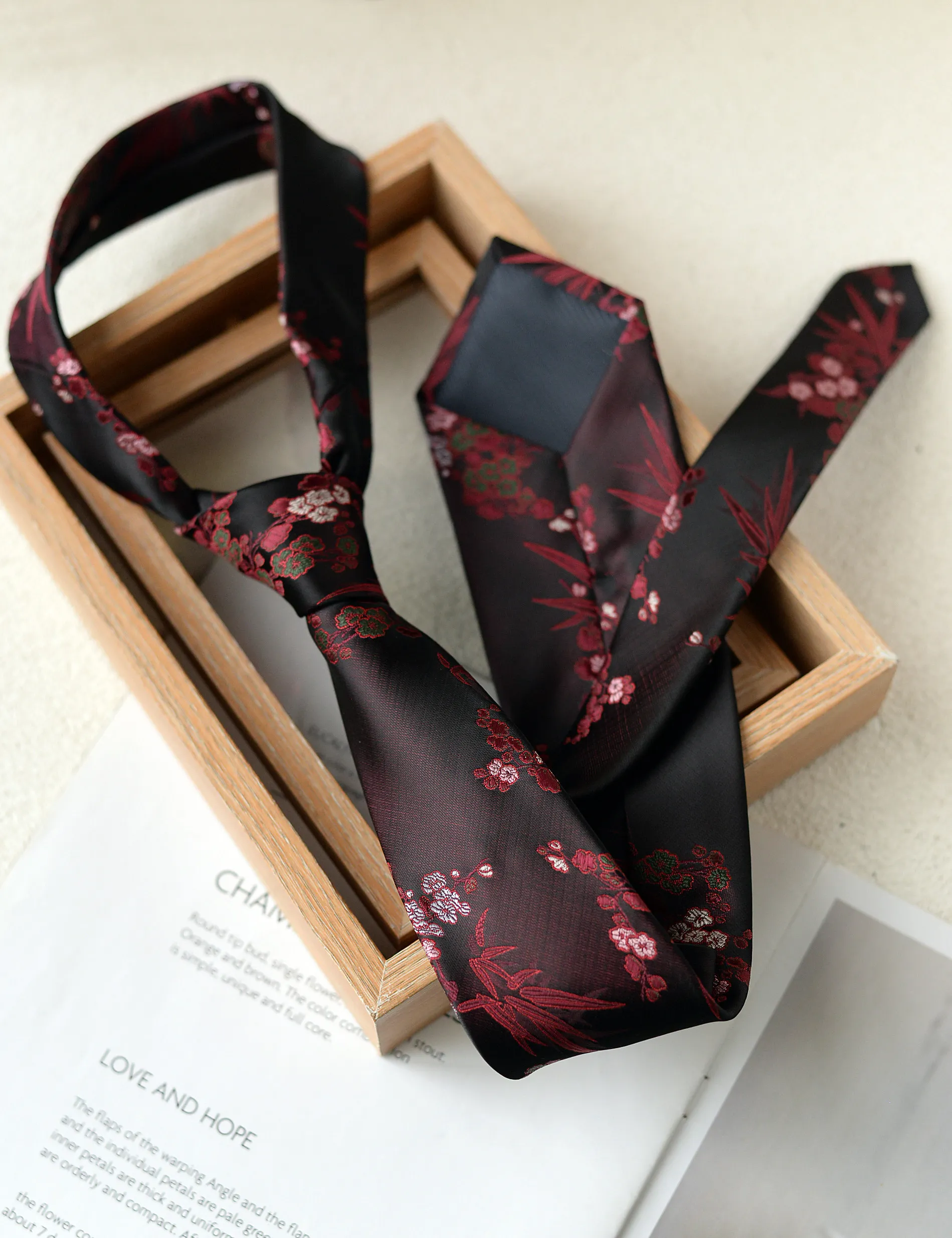 8cm Neue Blumenkrawatte für Herren Vintage Luxus-Krawatte mit Bambus- & Blumenmuster für Anzug und Hemd – Detail 5