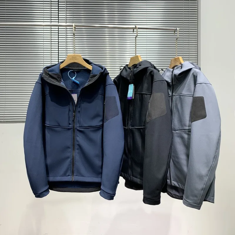 New Spring Men's Outdoor Softshell Jacket Windproof Waterproof Hat Design Thin Fleece Lightweight Fashionable Urban Style