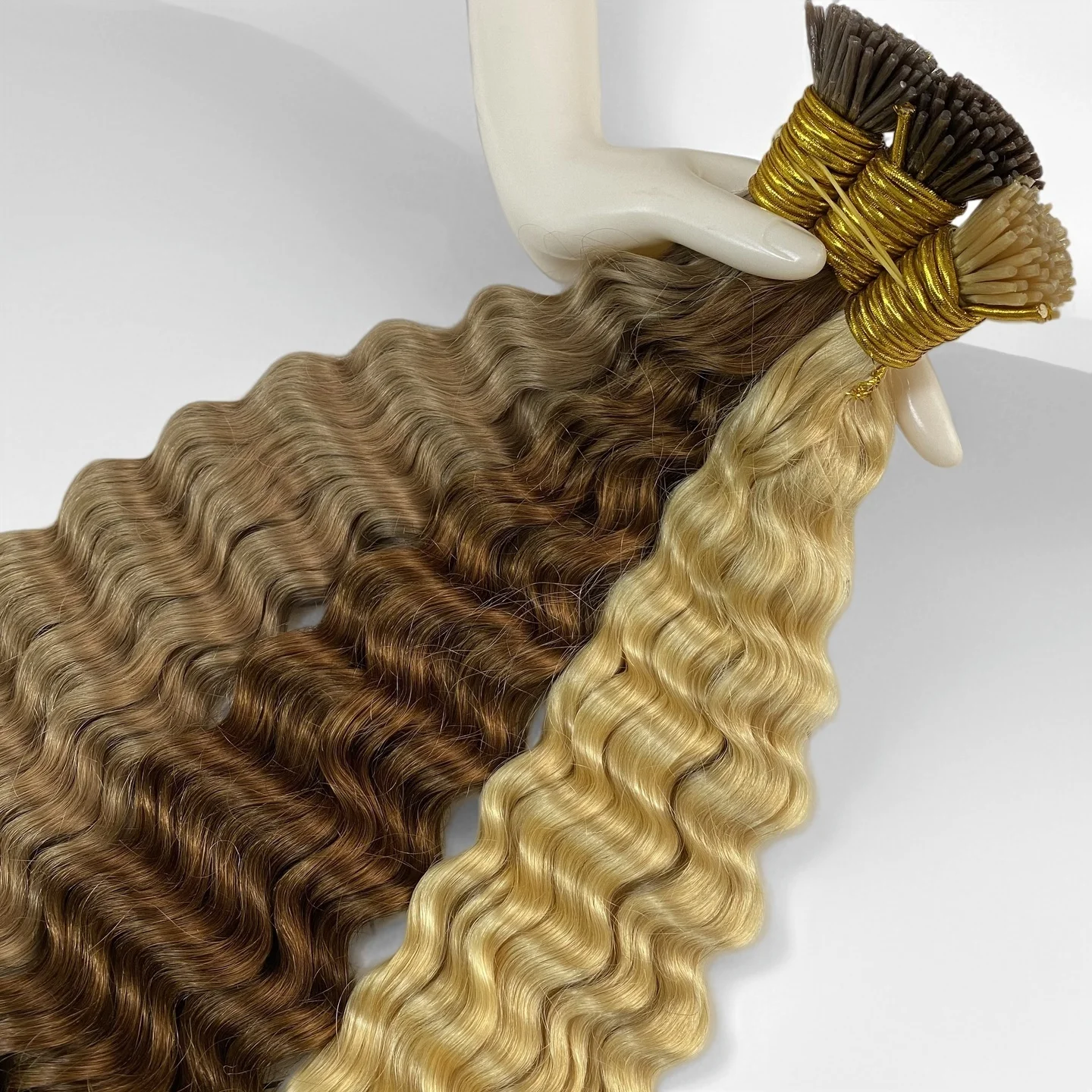 extensions-de-cheveux-a-la-keratine-i-tip-cheveux-humains-vierges-naturels-couleur-blonde-miel-613-originale-ondulations-profondes-meches