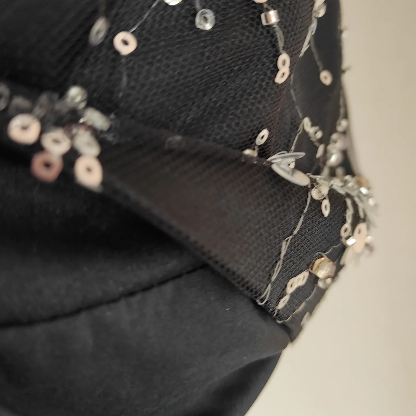 Abiti da festa francesi eleganti e sexy da socialite con lacci e fiocco all'americana, mini abito da sera aderente con paillettes in rilievo e senza schienale per le donne